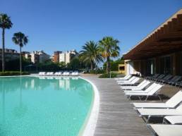 Hôtel The Anchor Troia avec terrasse en bois