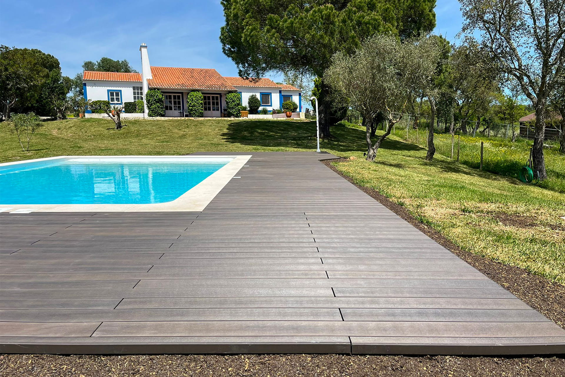 House in Santiago do Cacém with CDECK composite decking in the pool area