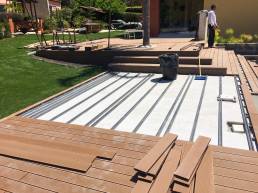 Instalação de deck compósito CDECK na cor redwood em jardim