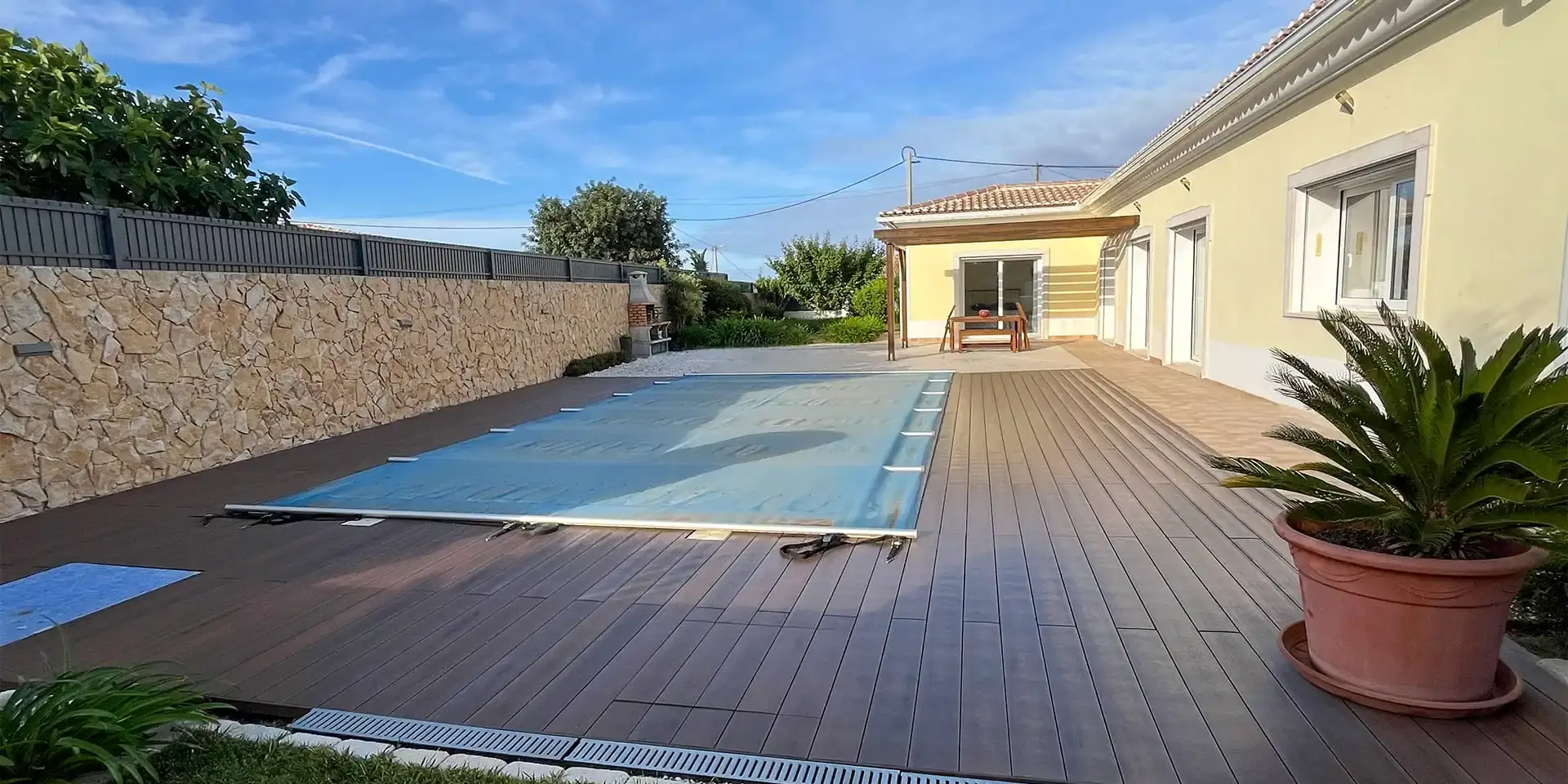 CDECK WUUDE composite decking in American Walnut color installed in a pool area in a house in the Algarve