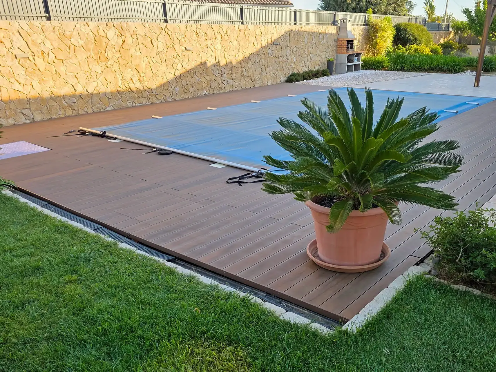 CDECK WUUDE composite decking in American Walnut color installed in a pool area in a house in the Algarve