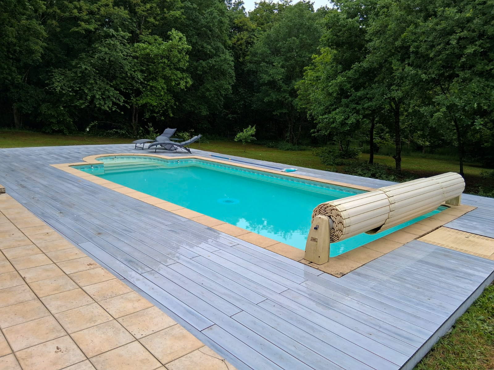 Deck compósito CDECK na cor Nordic Oak em Habitação em Trémolat