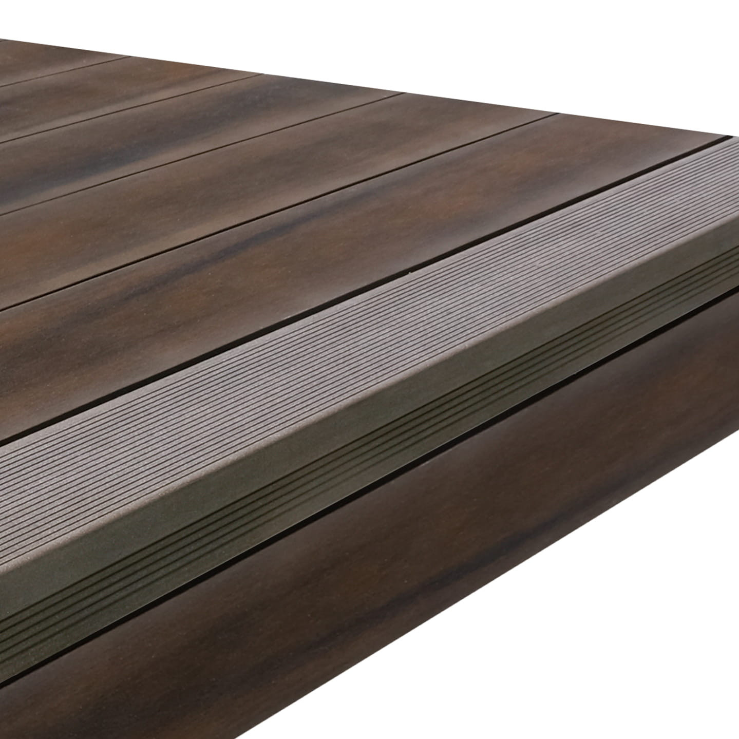 Deck Compósito CDECK WUUDE na cor Dark Walnut com degrau